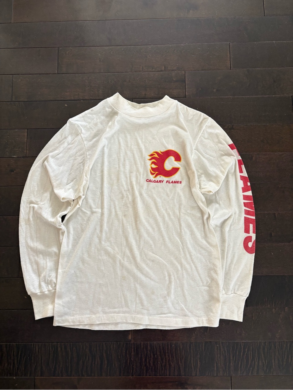 Vintage 80s Calgary flames White Long-Sleeve Crew Neck Hockey Tee